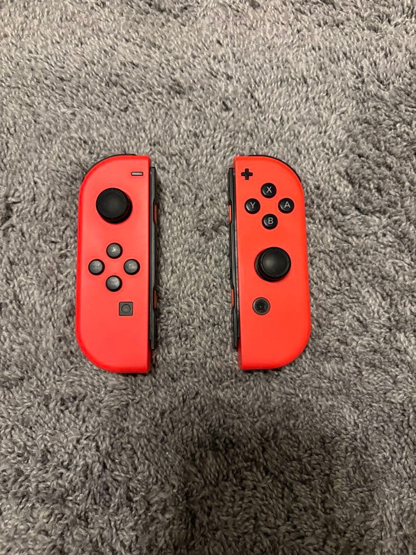 Nintendo Switch 本体とレッドJoy-Conセット