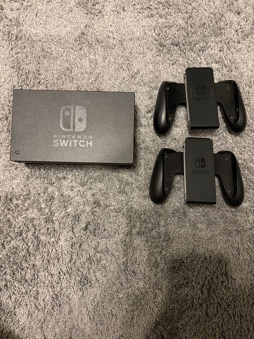 Nintendo Switch 本体とレッドJoy-Conセット