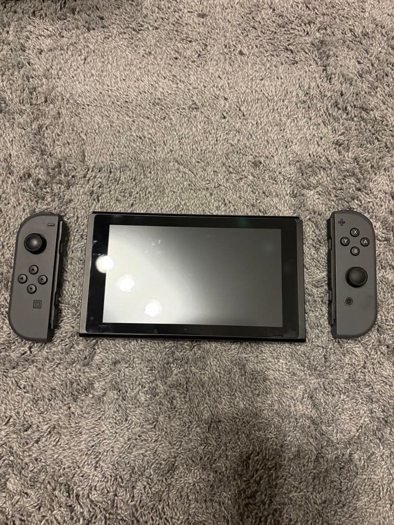 Nintendo Switch 本体とレッドJoy-Conセット