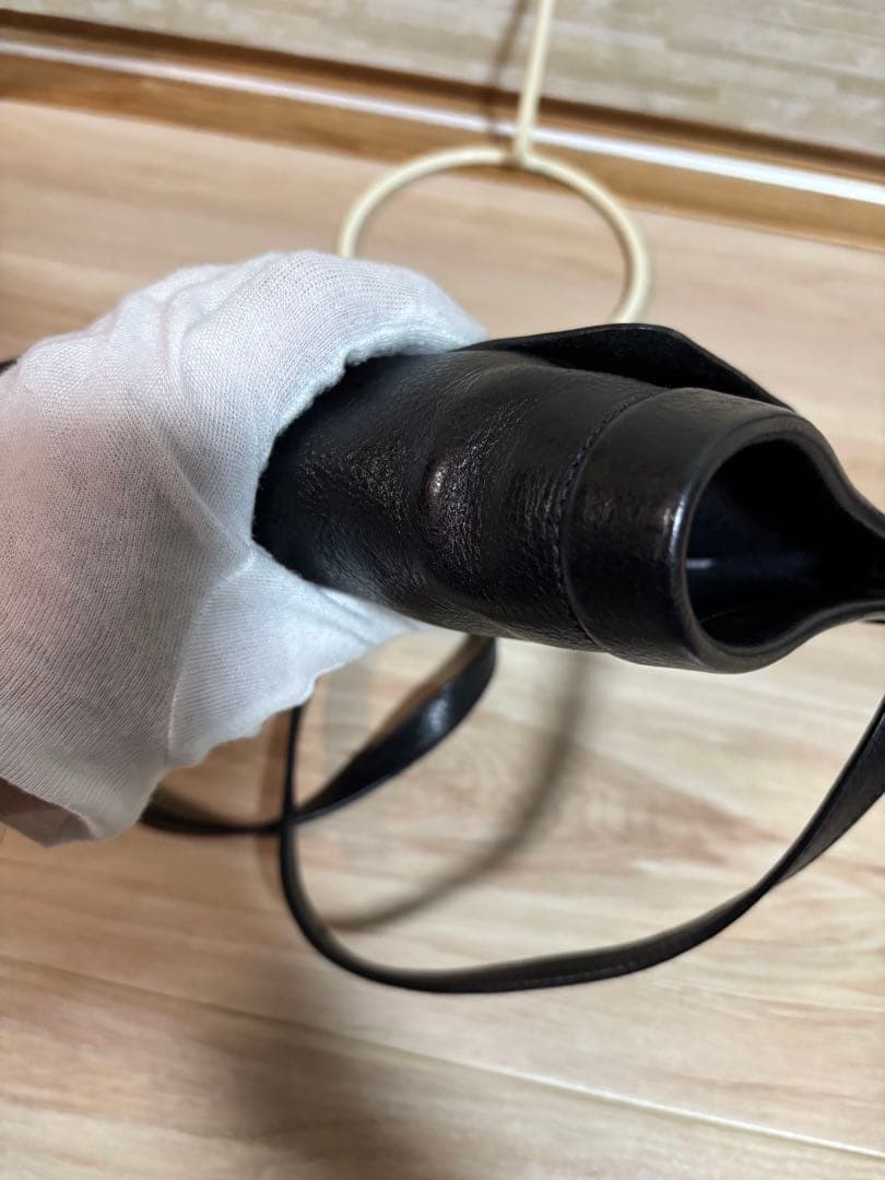 現行　美品　イルビゾンテ　ショルダー　レザー　フラップ 黒　クロスボディバッグ