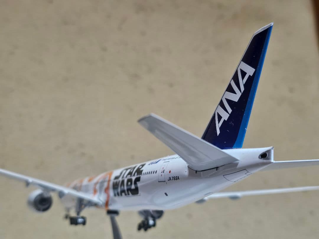ANA B777-300ER STAR WARS BB-8 1/200 JCWings B777-300ER ANA BB-8 JA789A