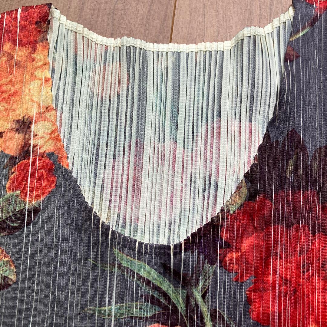 プリーツプリーズ　訳あり　タンクトップ