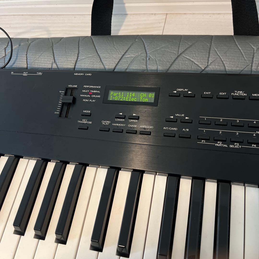 【値下げしました】Roland D-5 シンセサイザー　ケース ACアダプタ付き