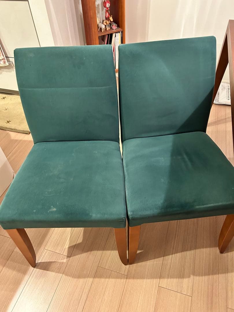 ダイニングテーブルと椅子セット