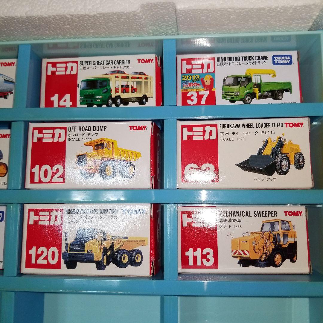 トミカディスプレイ　廃盤トミカ24台付き　レトロケース　箱付き重機トミカ24台付