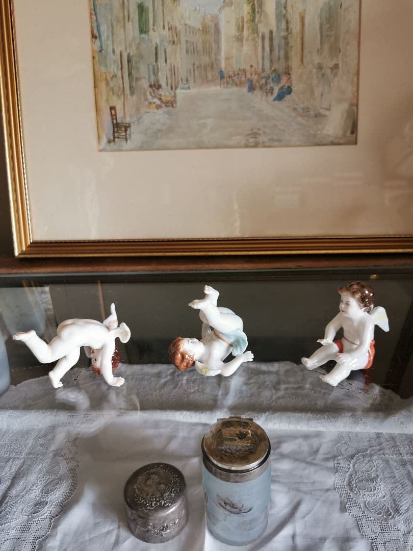 アンティークドイツドイツポーセリンでんぐり返し子供天使 フィギュ