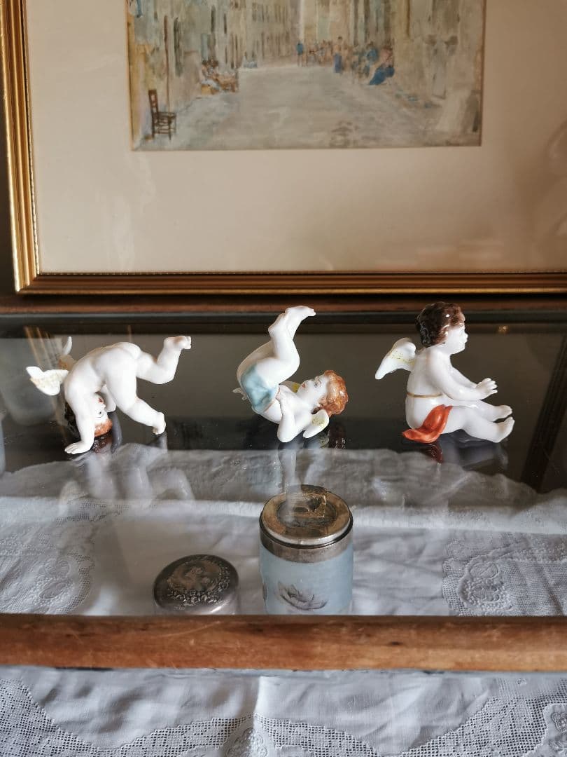 アンティークドイツドイツポーセリンでんぐり返し子供天使 フィギュ