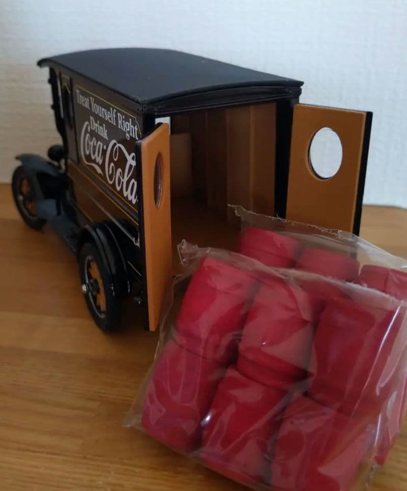 The 1925 コカコーラ DELIVERY TRUCK