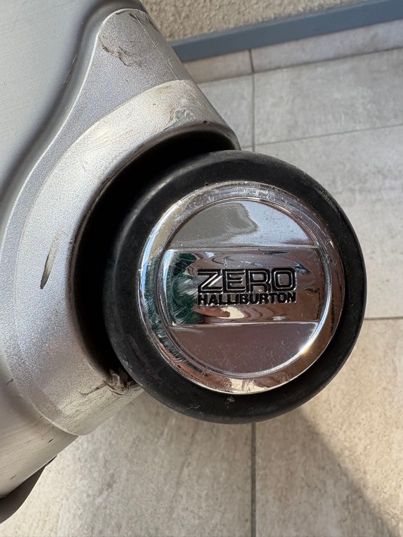 《希少》ZERO HALLIBURTON シルバー キャリーケース