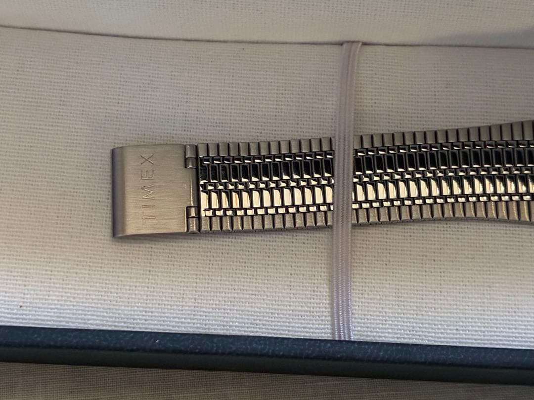 新品未使用　日本限定モデルQ TIMEX腕時計 TX-TW2V00100