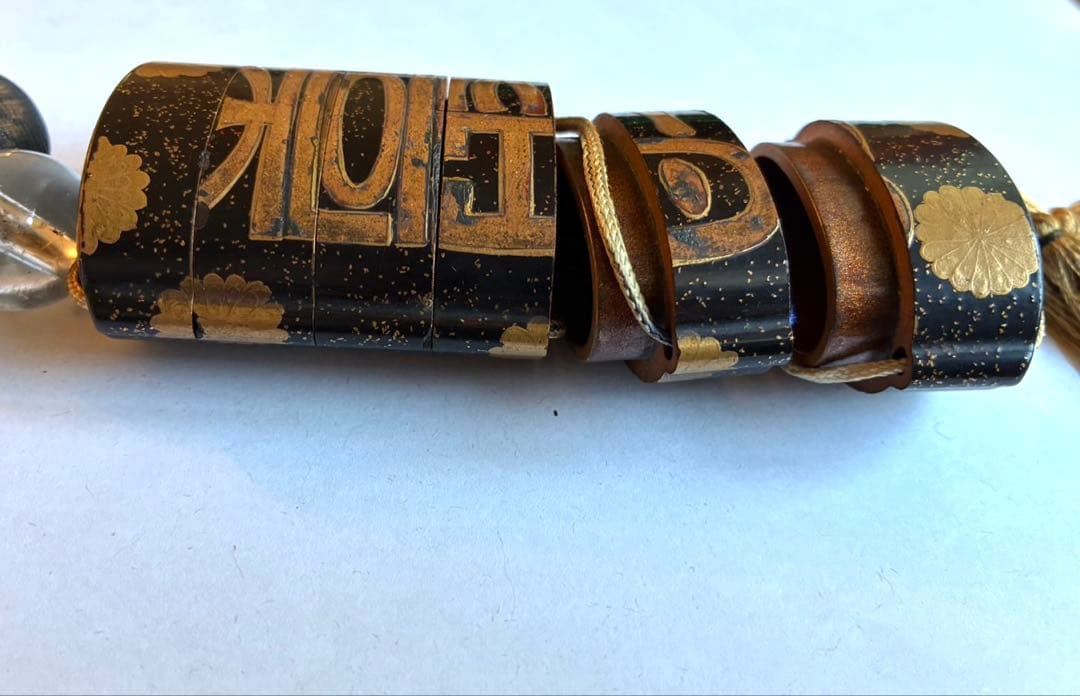 時代物　菊ニ寿蒔絵印籠