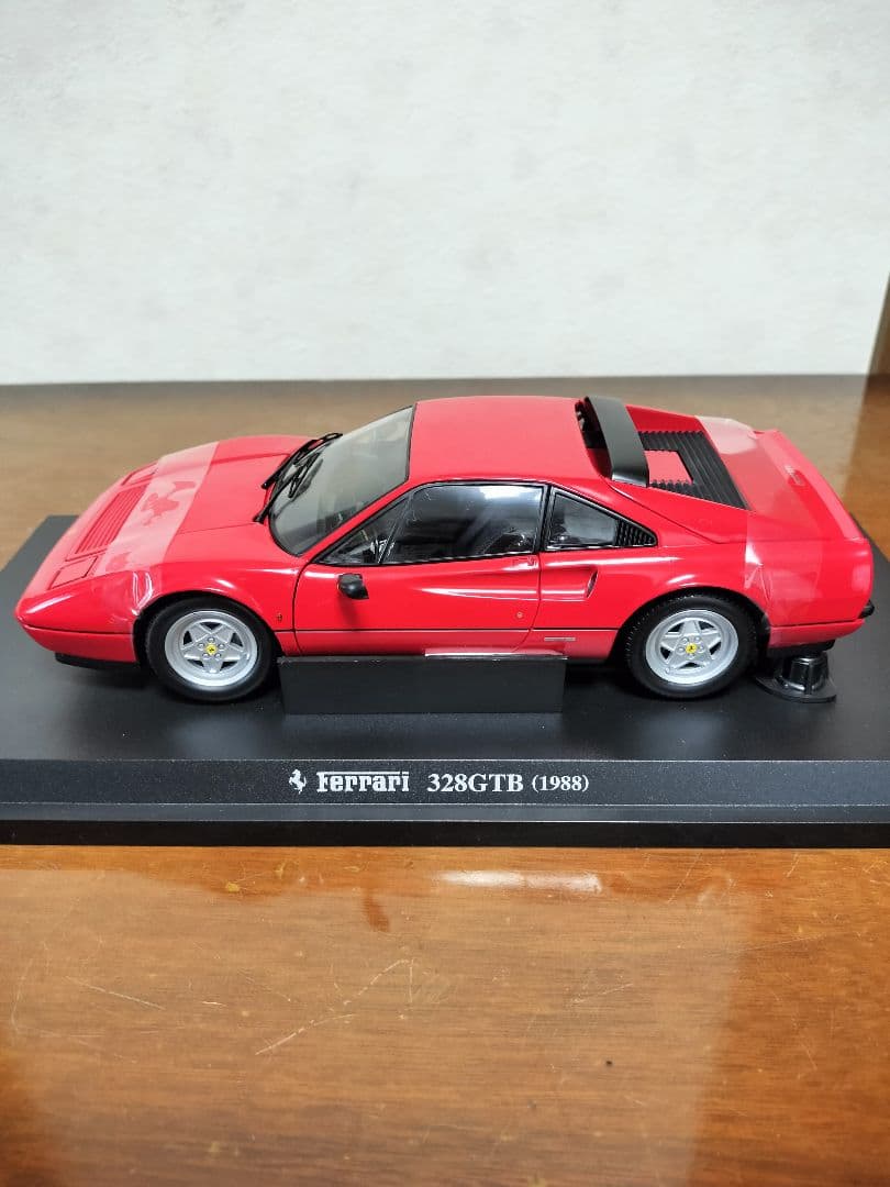 京商1/18フェラーリ328GＴＢ（1988）レッド