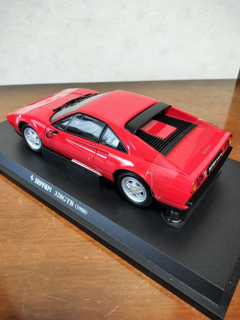 京商1/18フェラーリ328GＴＢ（1988）レッド