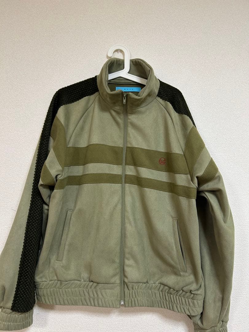 ジャケット・アウター MUZE SWITCHING TRACK BLOUSON (L.KHAKI)