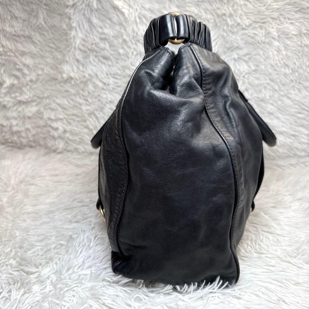 ミュウミュウ　ハンドバッグ　ヴィッテロリュクス レザー ハンドバッグ トート 黒