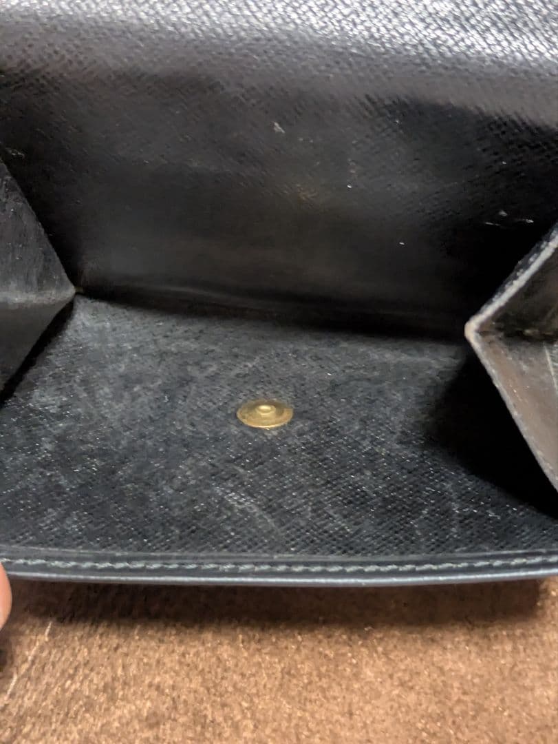 ルイヴィトン エピ Wホック コンパクト財布 ブラック 三つ折り財布