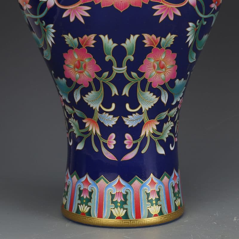 大清乾隆藍地琺瑯彩纏枝紋花瓶 景徳鎮 陶磁器 装飾