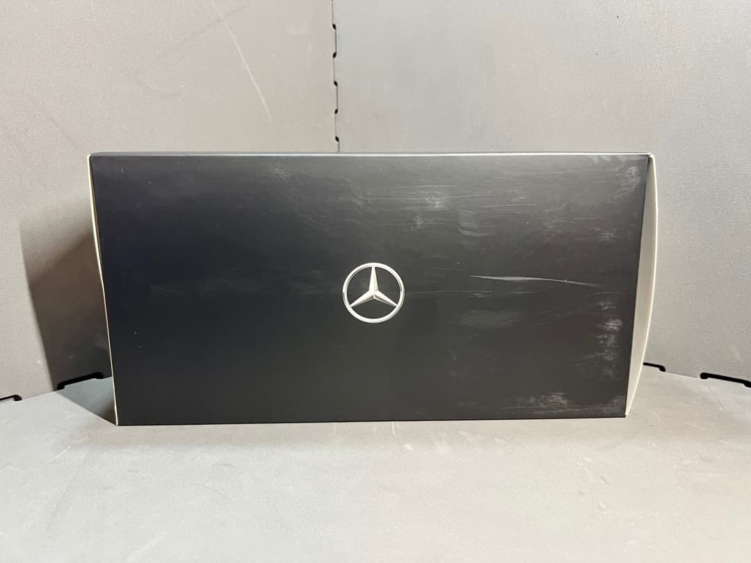 ミニカー Mercedes-AMG GT-RGreen Light Magno(1/18)