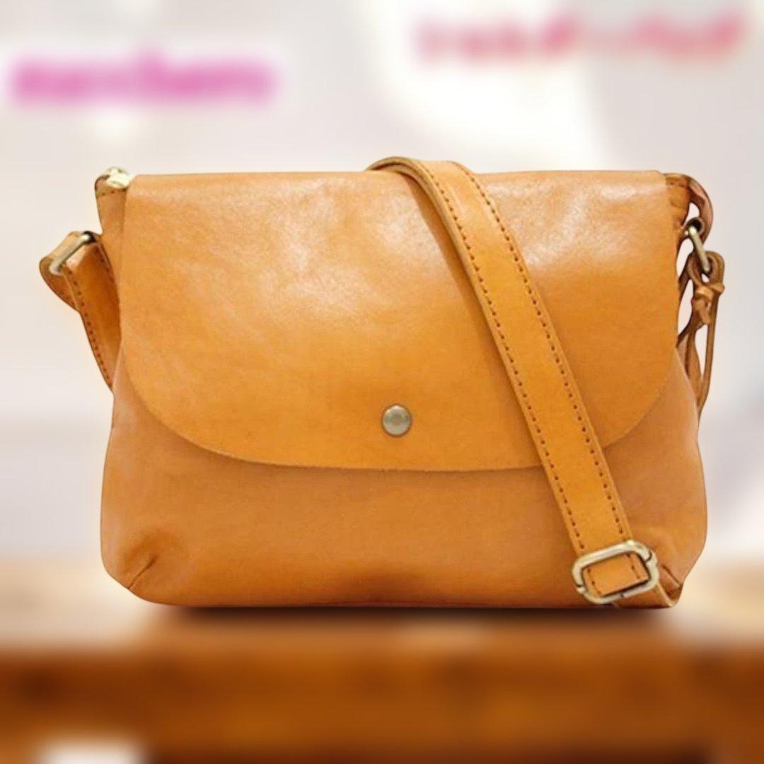 新品　レディース　ズッケロフィラート　収納　ショルダーバッグ　牛革　コンパクト