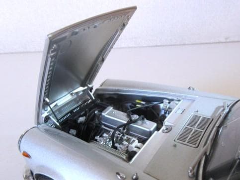 特価 AUTOart 1/18 ダットサン フェアレディ 2000 SR311