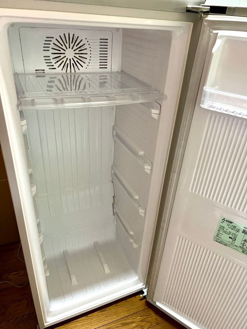 ぽん MITSUBISHI MF-U12B-S ノンフロン冷凍庫 121L