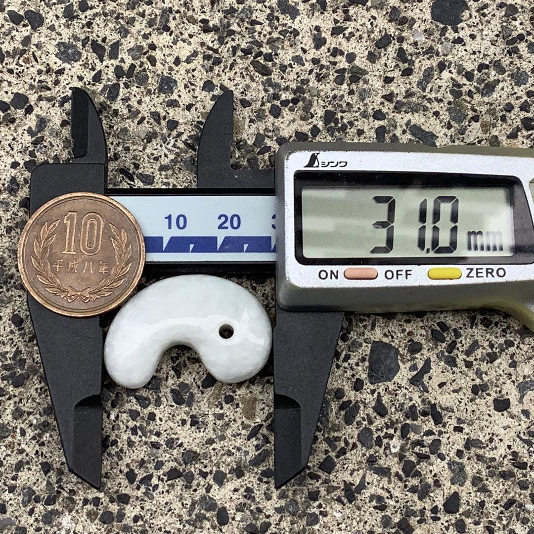 ✳️糸魚川翡翠勾玉の最高峰 アイスジェード‼️ 本物の肌目を 縁起物