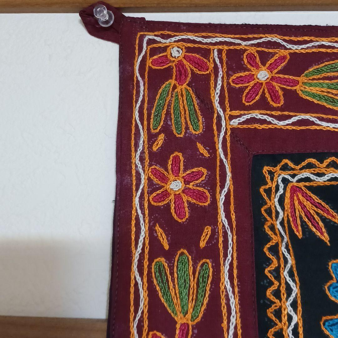 刺繍タペストリー　インテリア雑貨