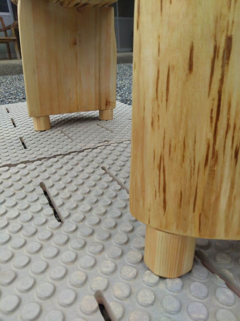 杉板と檜のベンチ84 天板は肌に優しい杉 節無し