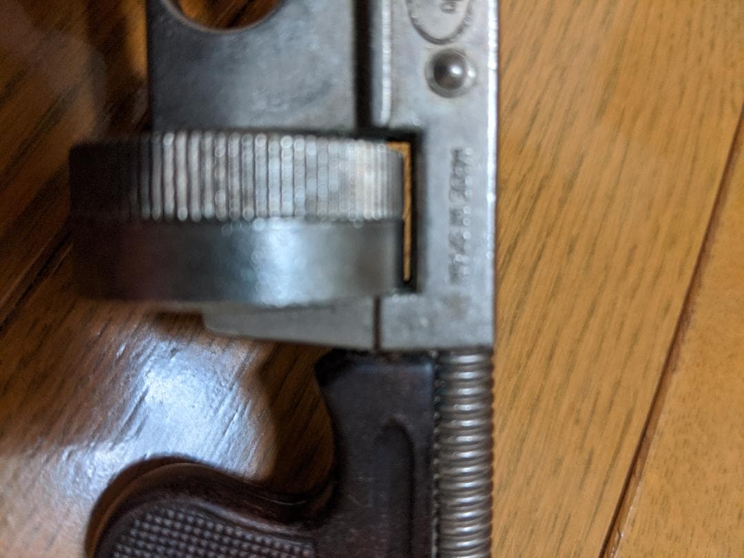 火薬のマシンガンです。