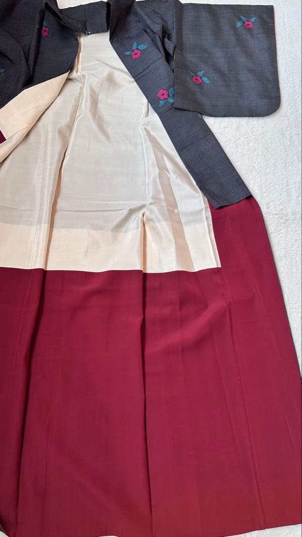 大島紬 かわいい 黒地 あられに椿 7マルキ - メルカリ