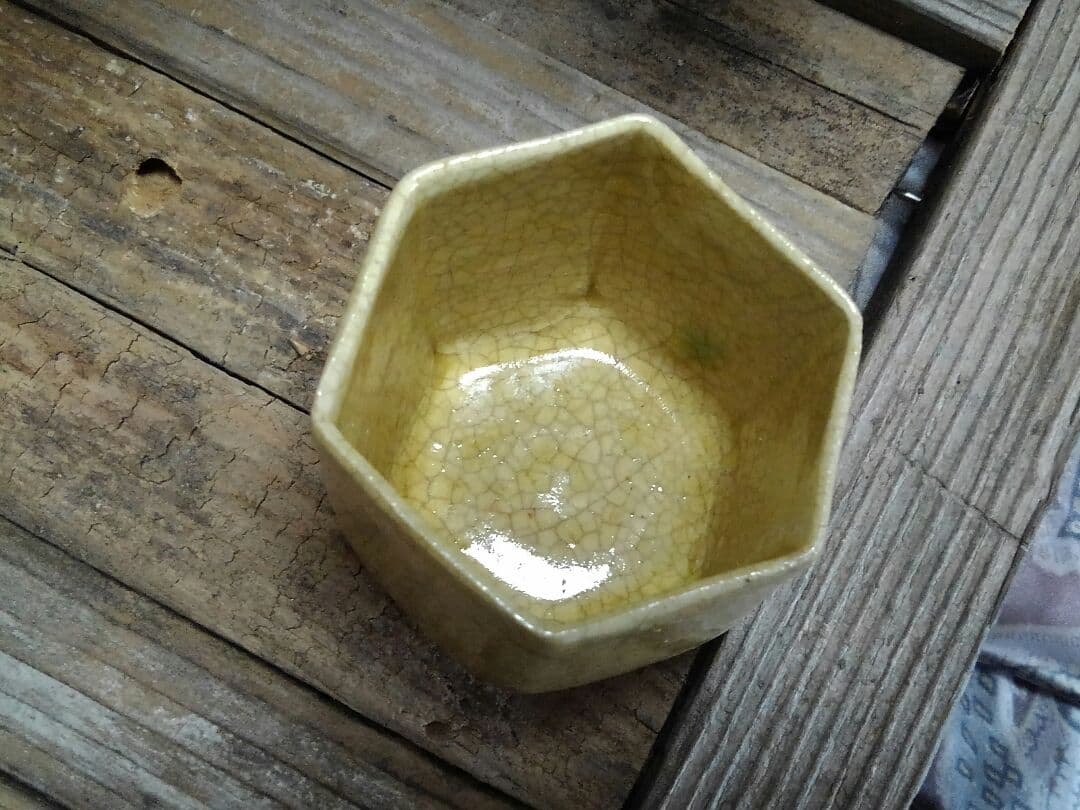 黄瀬戸 ぐい飲み 四方桟 桐箱付き ぐい飲み 美濃焼 骨董品 黄瀬戸 ぐい飲み