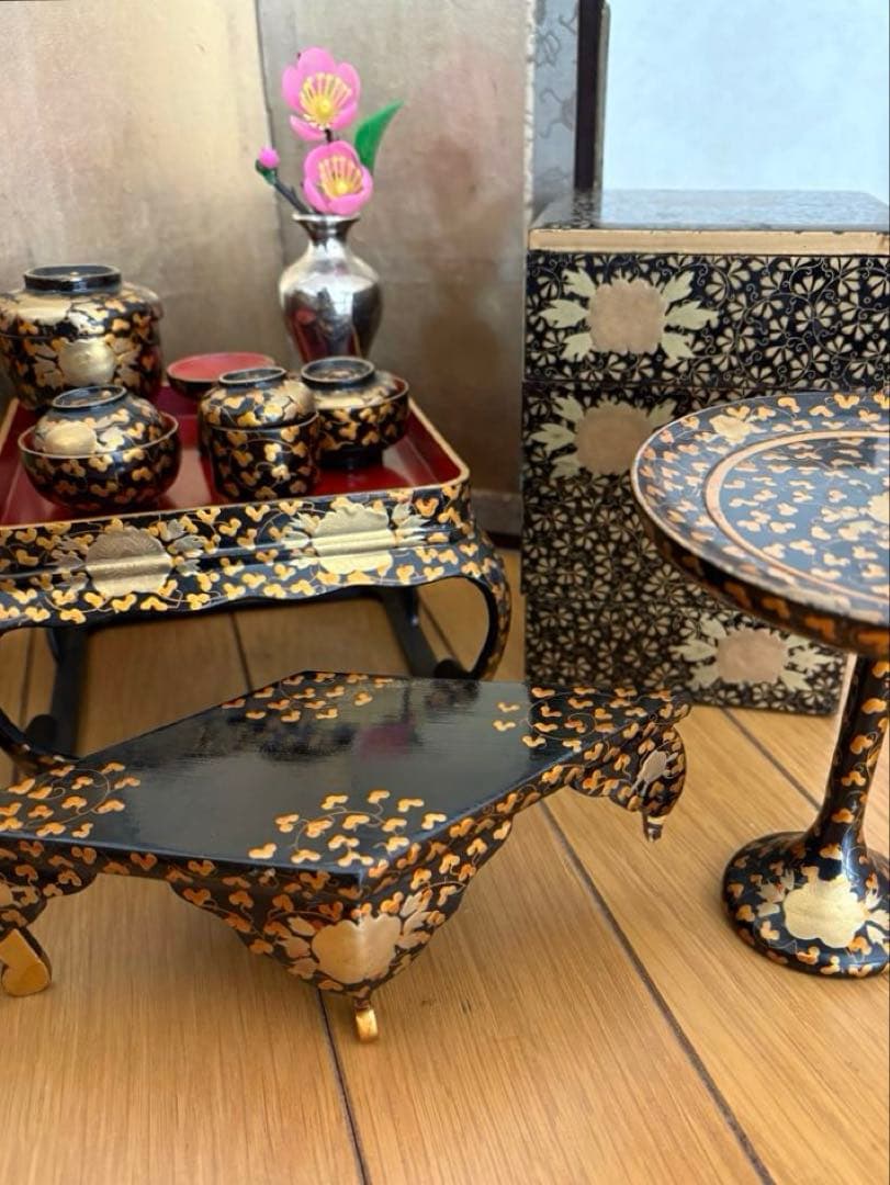 レア‼︎アンティーク　年代物　伝統的　雛人形セット ひな祭り用　金屏風　小物付き