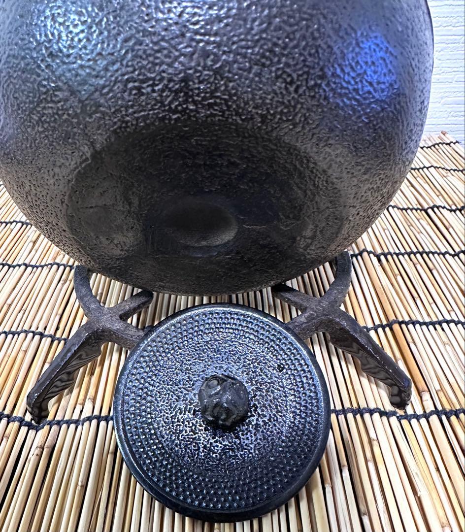 未使用品　南部盛岡東文堂造　１０型姥口アラレ　南部鉄瓶　南部鉄器　鉄瓶