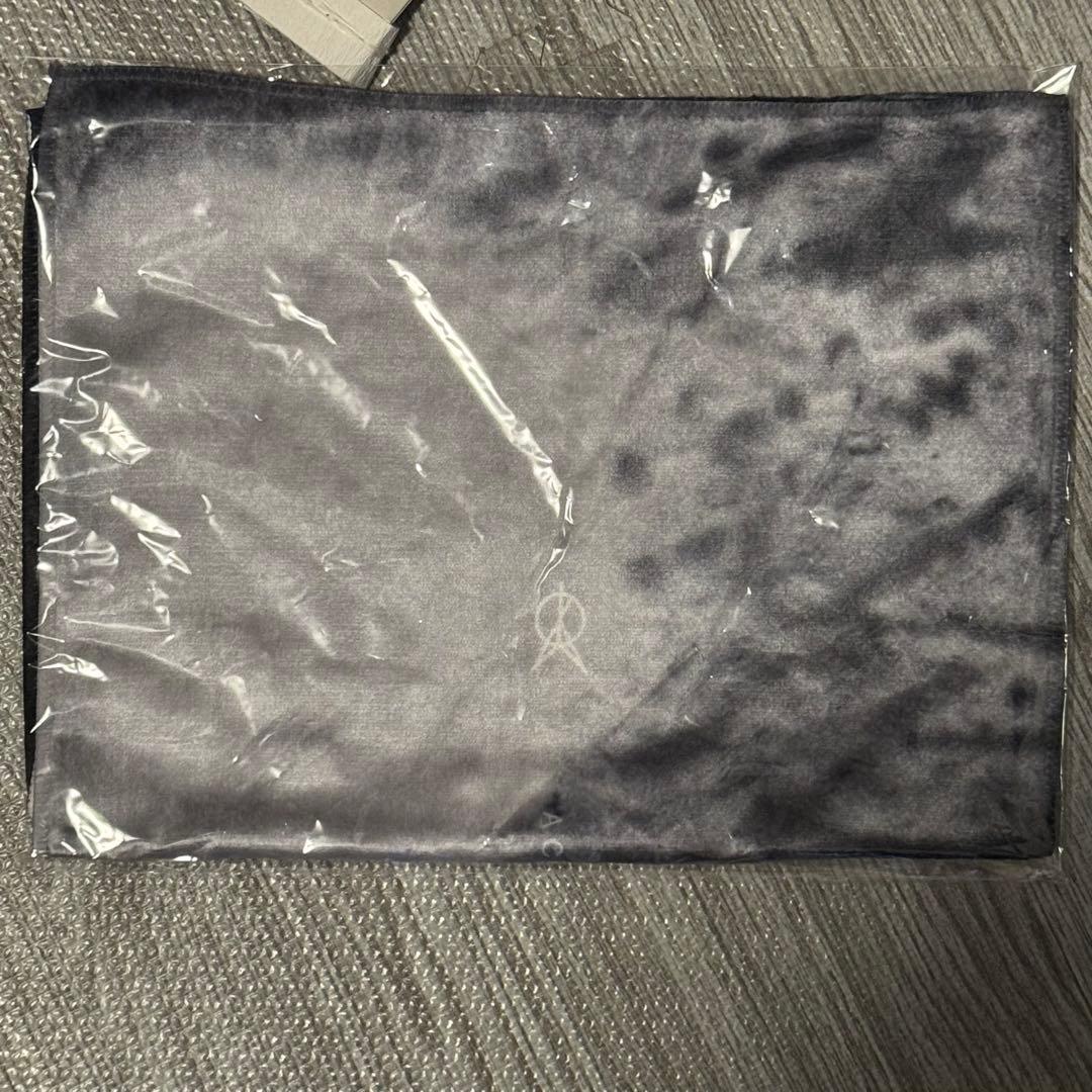 UVERworld ニルズ×AKR オリジナルTシャツセット 紙袋付属 彰 - メルカリ