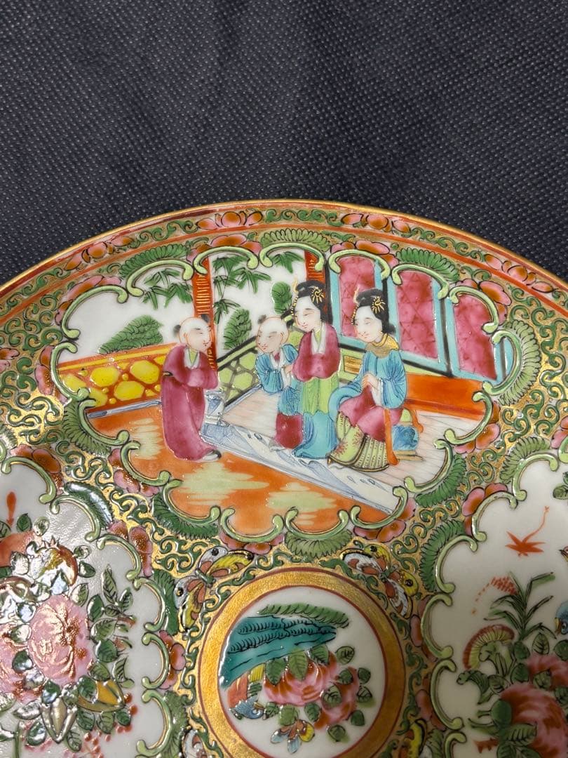 中国古美術品 清の時代 金彩粉彩人物花鳥中皿 21cm