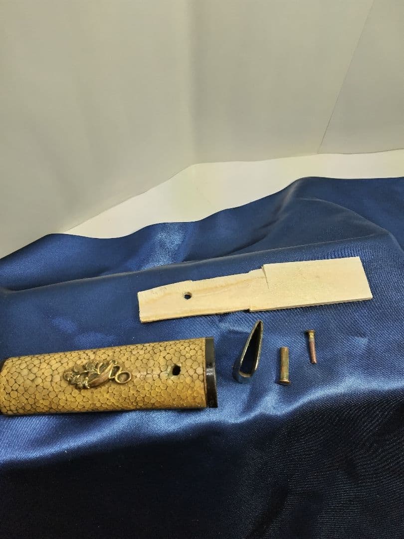 短刀の柄 ・ 目貫・ はばき