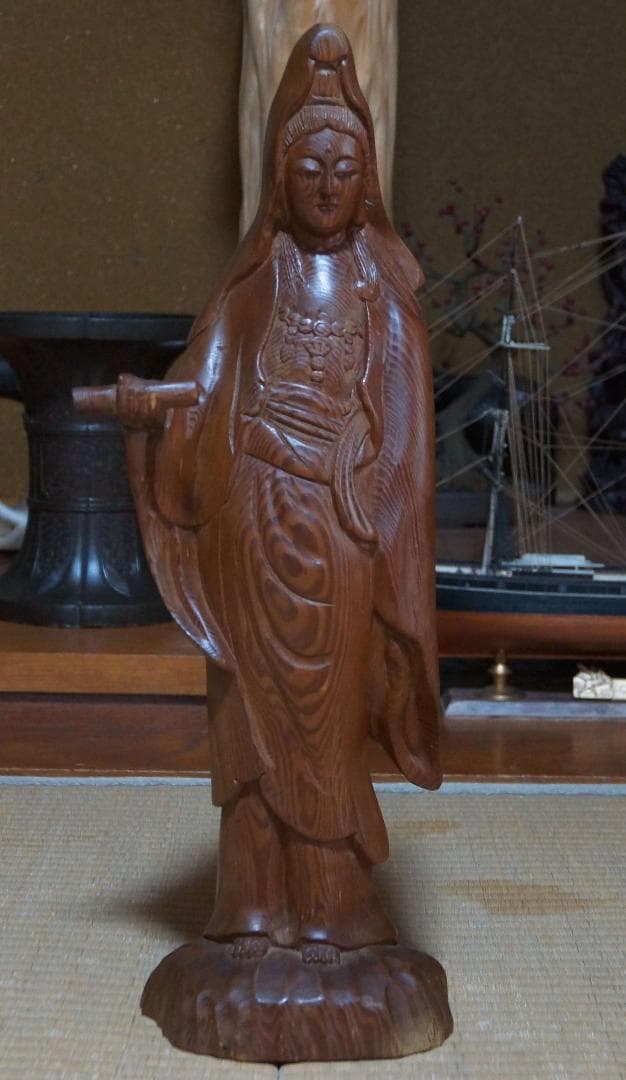 古杉 細工彫り『聖観音菩薩像』大型木製立像仏像仏教美術 美しい木目 高さ51㎝ 古杉 細工彫り『聖観音菩薩像』大型木製立像仏像仏教美術 美しい木目 高