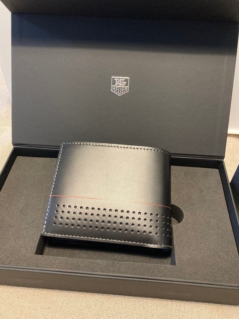 財布【未使用】、時計ケース【使用感あり】