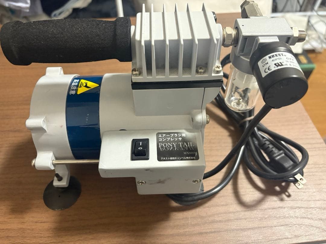 アネスト岩田　エアーブラシ用コンプレッサ MX6011 エアブラシセット