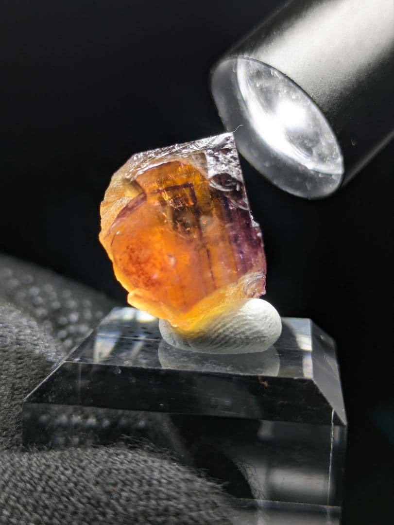 トリカラー】CH5630-2ドイツ Frohnau産 フローライト 蛍石