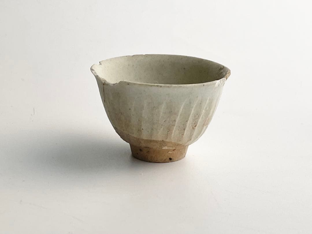 骨董 アンティーク 初期伊万里 白磁鎬盃 杯 酒器 猪口 陶片 出土 発掘