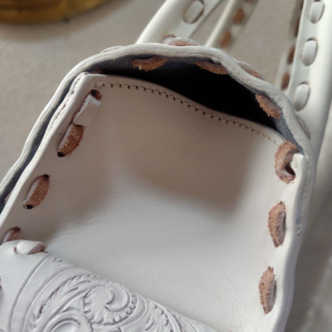 【専用です】グレイスコンチネンタル◇カービングバッグ◇白＆メタリック