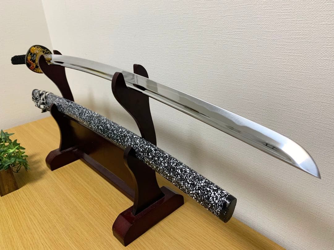 【模造刀】日本刀 打刀 肥前忠広 美しい鍔 樋入刀身