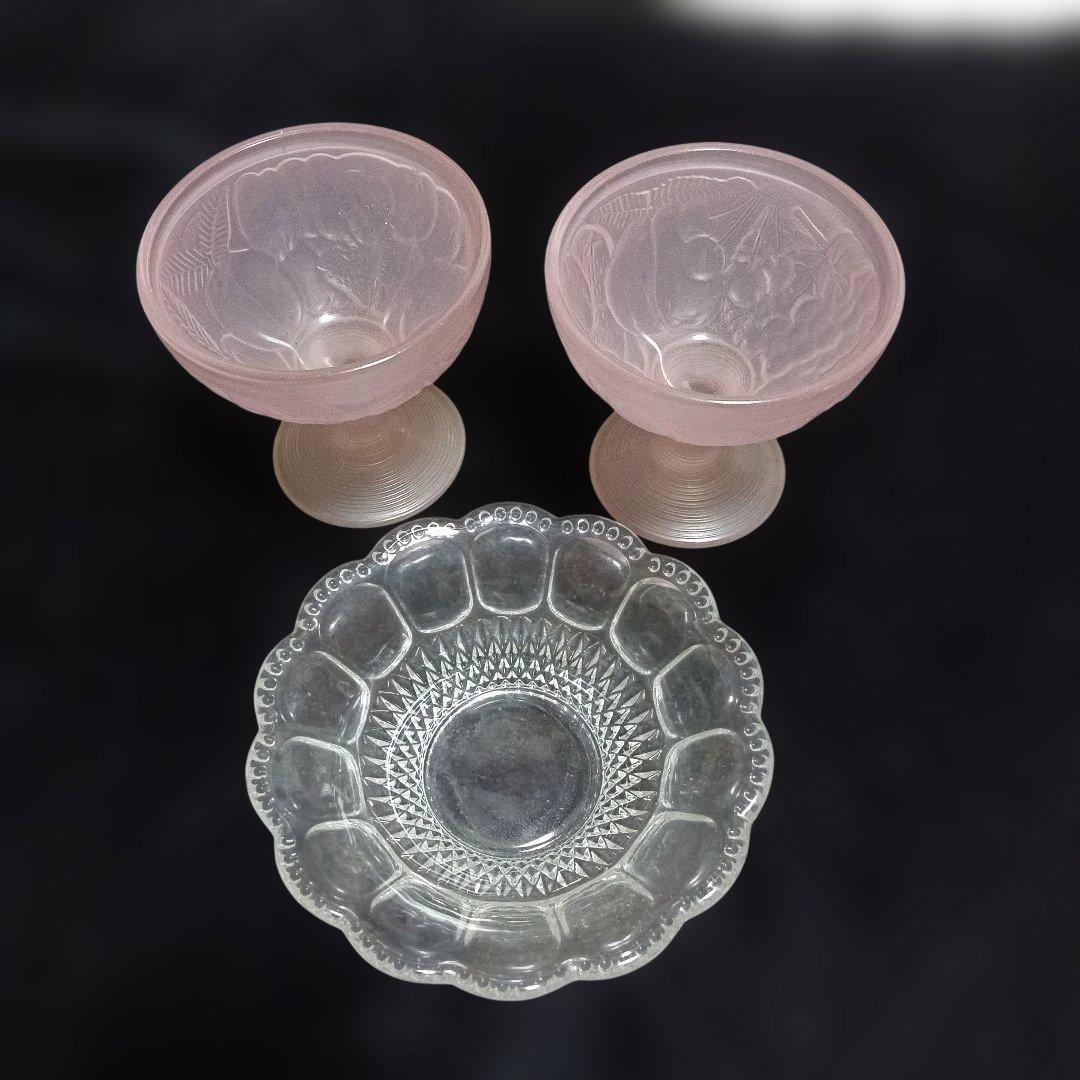140..ピンクガラスカップ2個と透明皿のセット、絵画のモチーフ使用 13_000000014771.jpg?1707575434