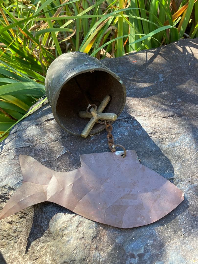 ドラゴン彫刻の金属製装飾ベル