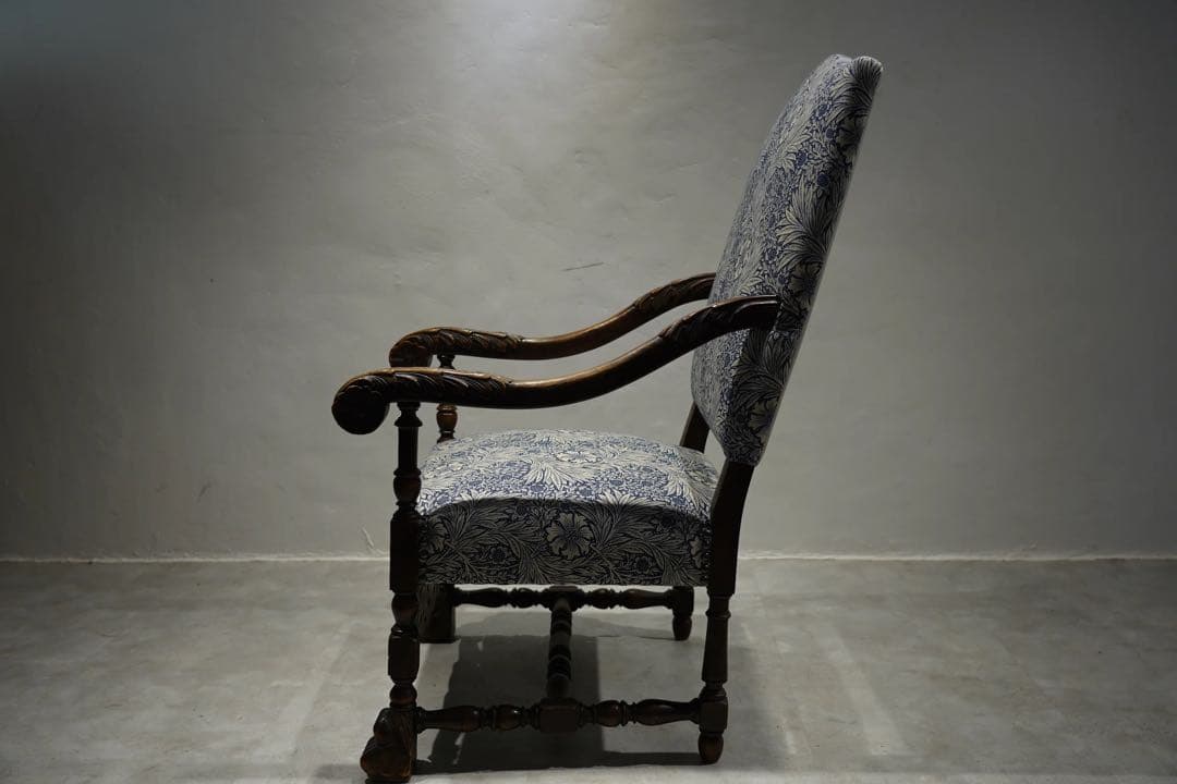 イギリスアンティーク アームチェア ジャコビアン様式 動物脚 張替済