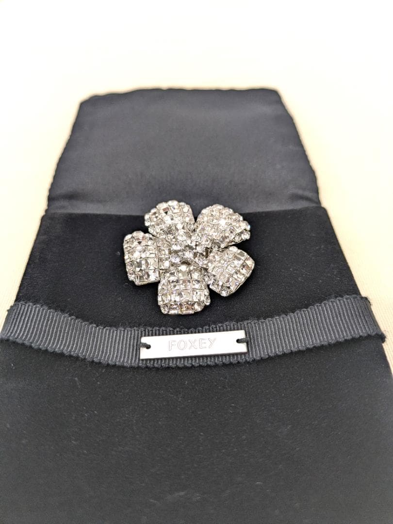 FOXEYのブローチ 「FLEUR」 未使用品です。 - メルカリ