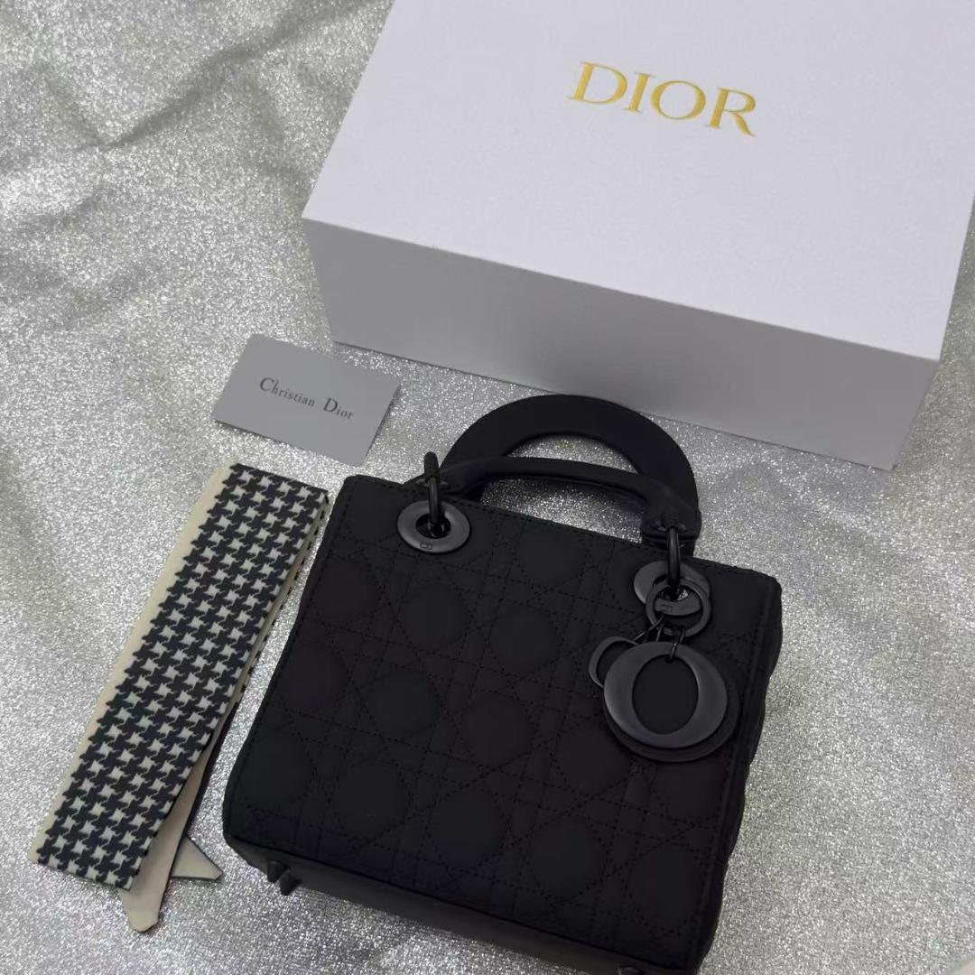 極美品 ブラックキルティングショルダーバッグ~~