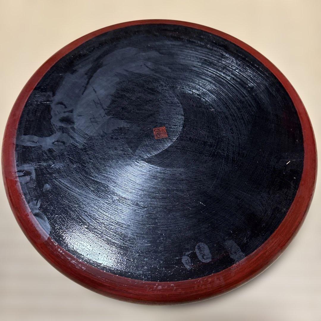 赤い鎌倉彫盆 花と枝の彫刻