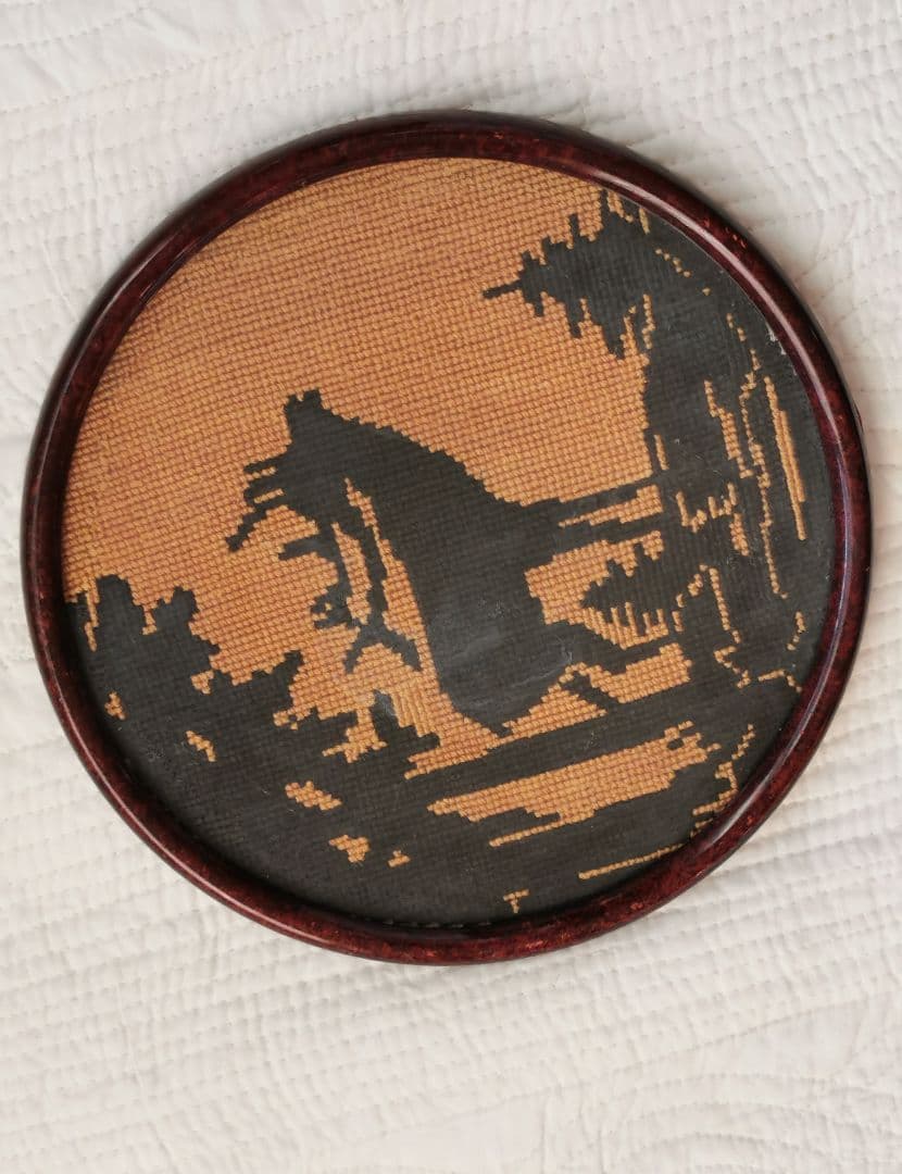 アンティーク ツヴィスト刺繍 樅の森林とトナカイ マホガニー